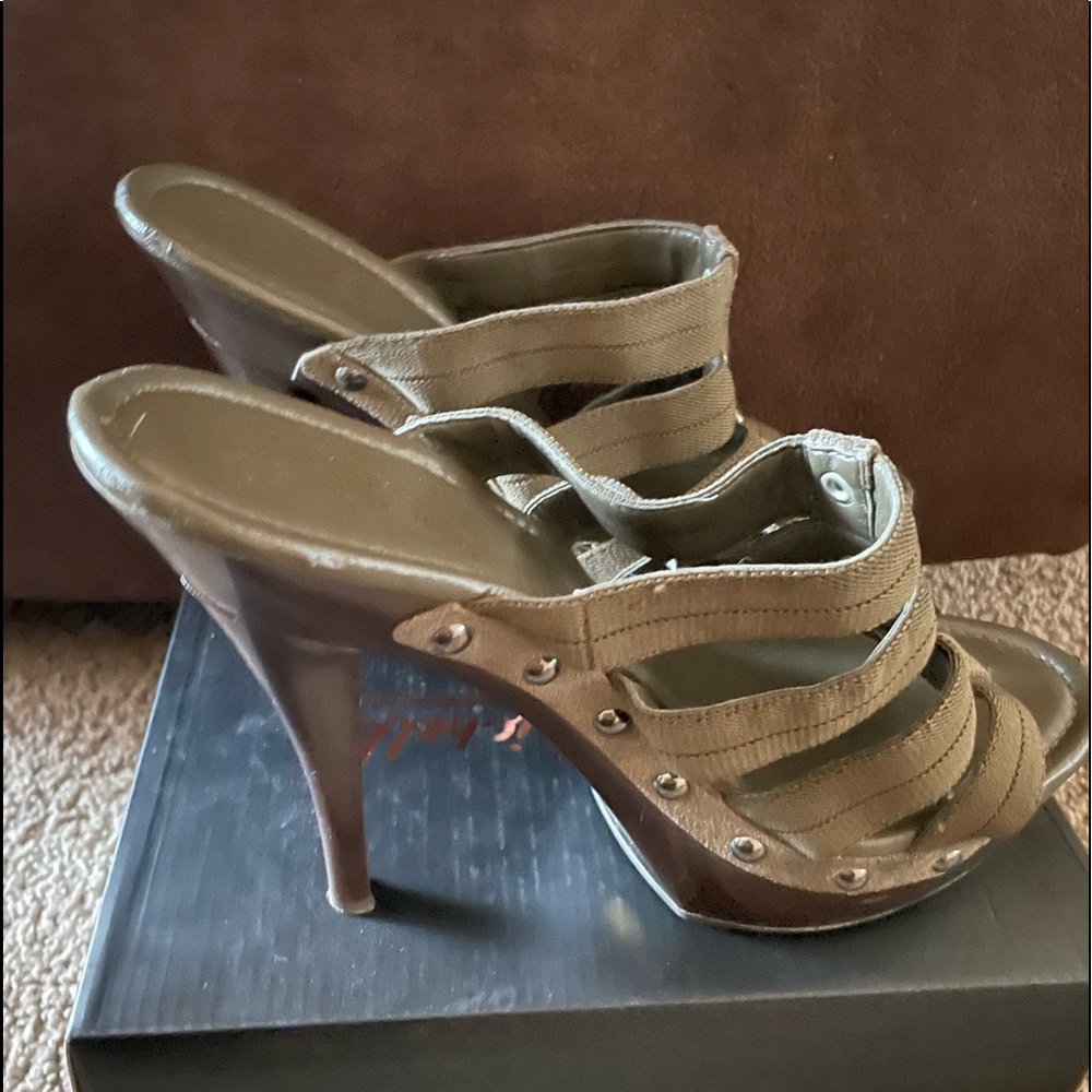 Jessica Simpson heels